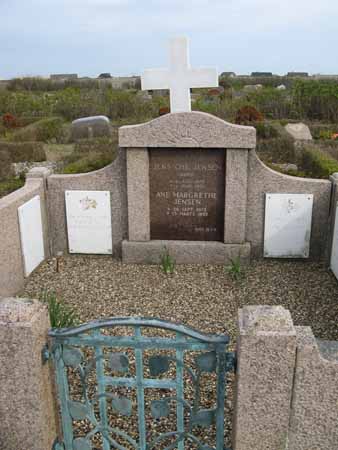 Billede af gravsten på Thyborøn Kirkegård